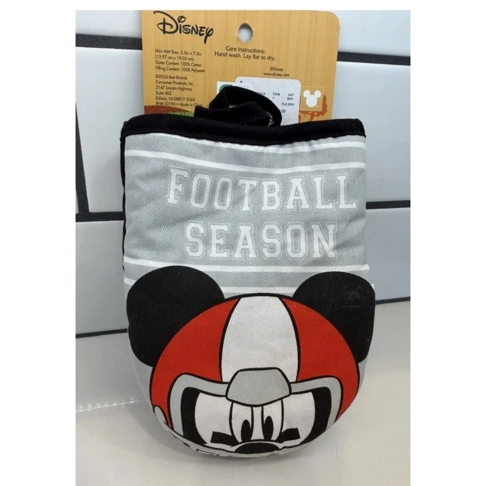 Disney Mickey Mouse‎ Football Season Mini Oven Mitts Set of 2 Silicone Heat Pads